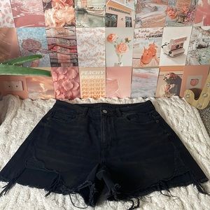 These super comfy, stretchy waistband, short are perfect for any occasion🌻